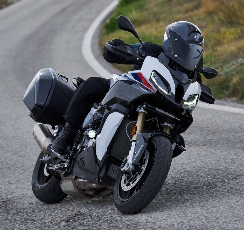 Metzeler Roadtec 02 Super Sport-Touring Motorcycle Tyres - Image 2